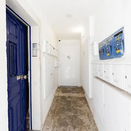 10 With Private Bathroom And Kitchen, Downtown Апартаменты Лиссабон